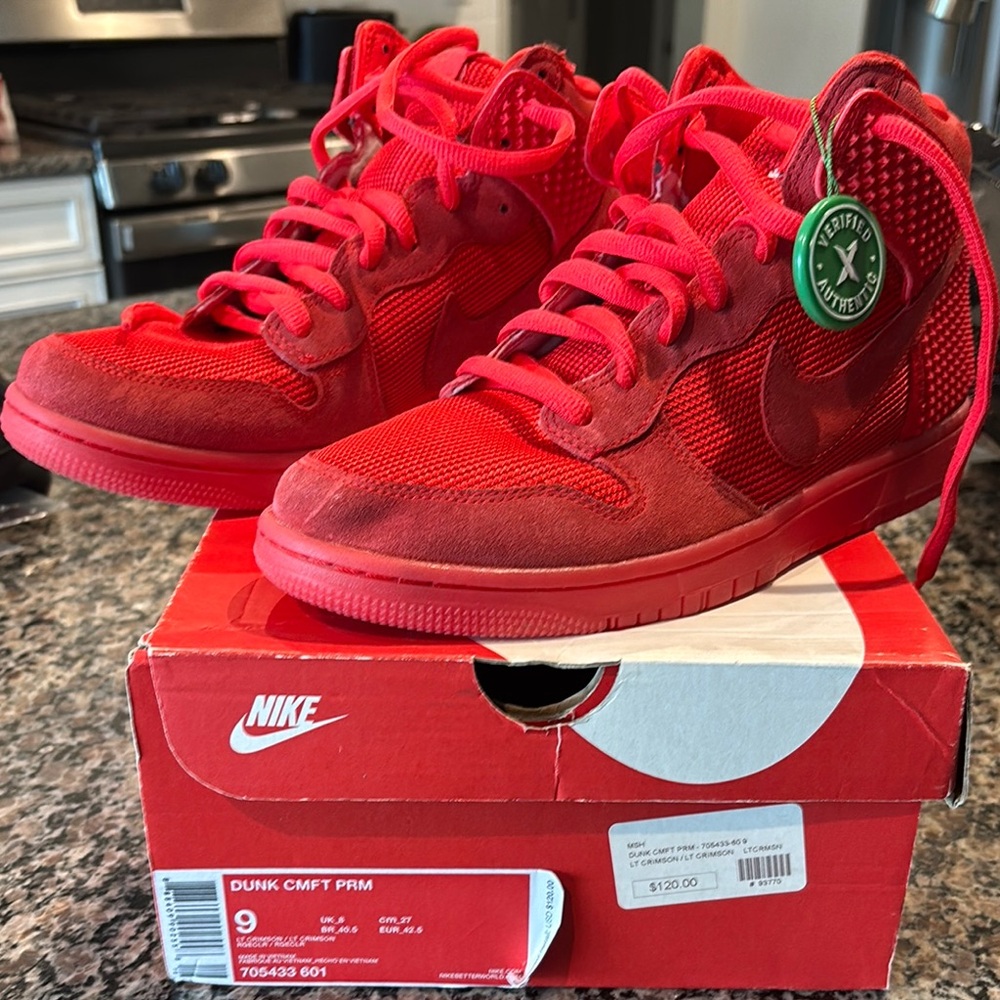 Nike Dunk CMFT PRM Crimson